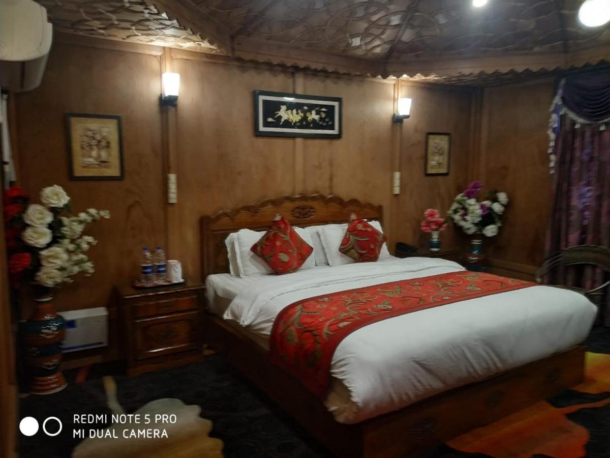 The Mughal Sheraton Houseboat Hotel Durgjan Exterior foto
