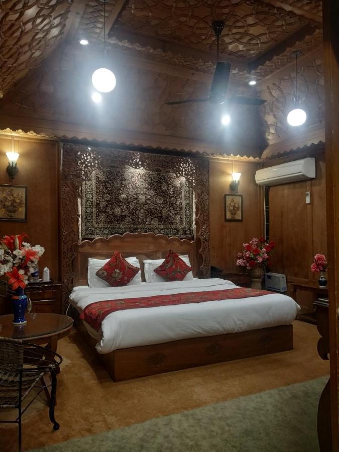 The Mughal Sheraton Houseboat Hotel Durgjan Exterior foto
